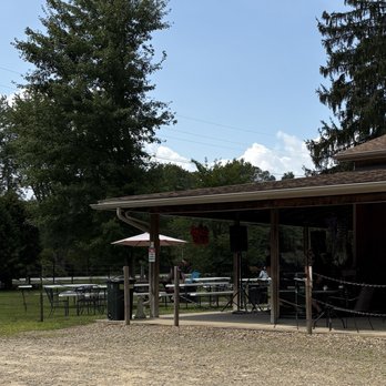 Bummin Beaver Brewery - Outdoor seating - Breweries Near Me - Chagrin Falls, Ohio