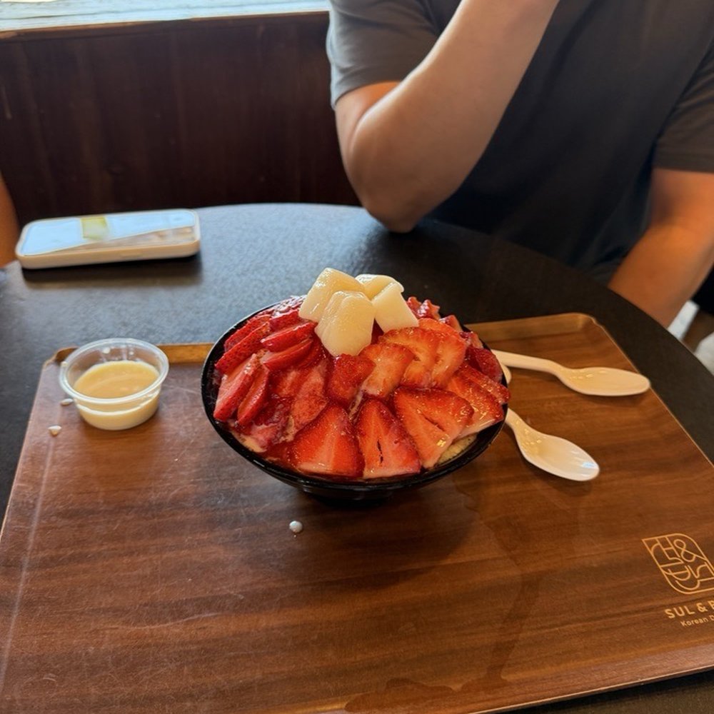 Fresh strawberry bingsoo Fresh strawberry bingsoo