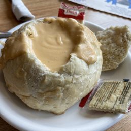 Brócoli and cheese bread bowl.