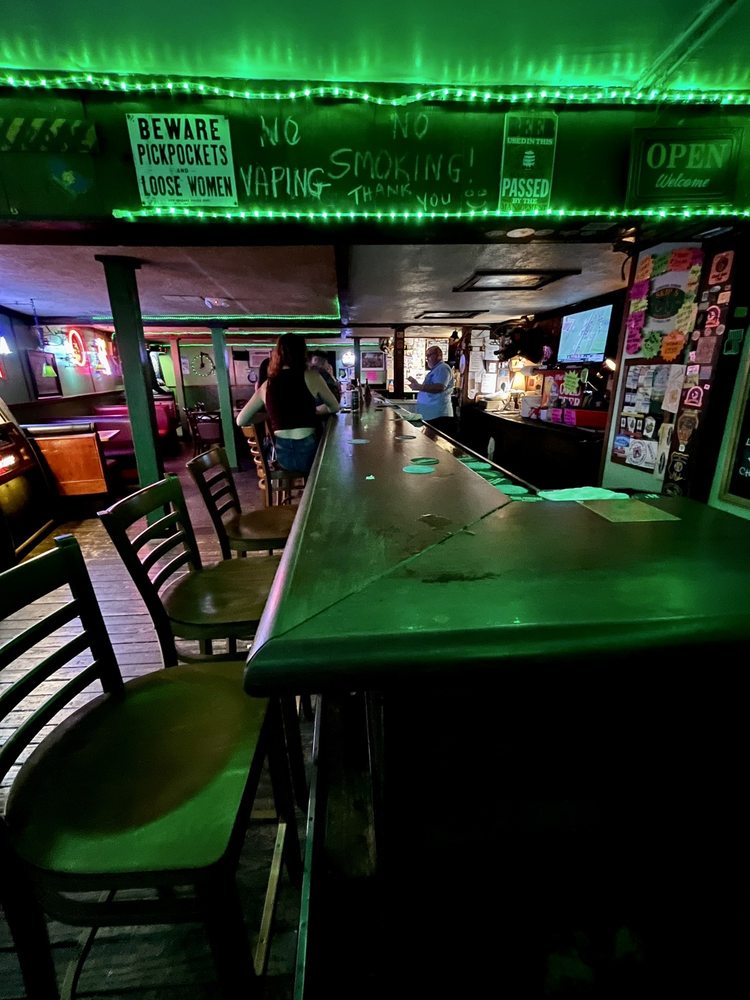 SKIP’S BAR & GRILL Updated October 2024 39 Photos & 40 Reviews