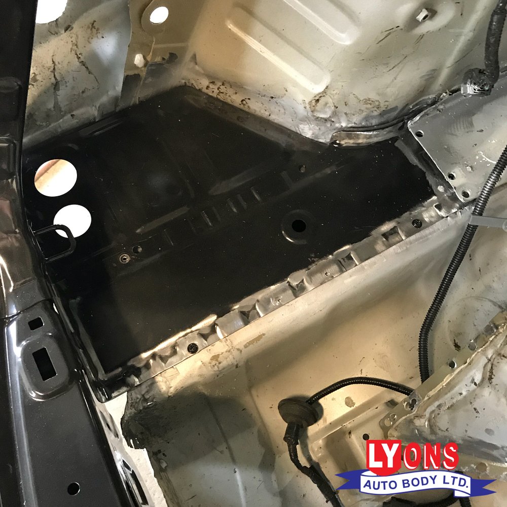 LYONS AUTO BODY 74 Photos & 18 Reviews 1020 Burnhamthorpe Road W