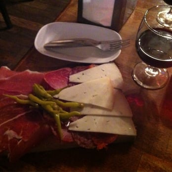 Bodega 64 - Mixto con queso!! - Tapas Bars Near Me - Paris, 75 Bodega 64 - Mixto con queso!! - Tapas Bars Near Me - Paris, 75