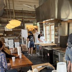 HOLE - Hot Doughnuts and Fresh Coffee - Indoor area