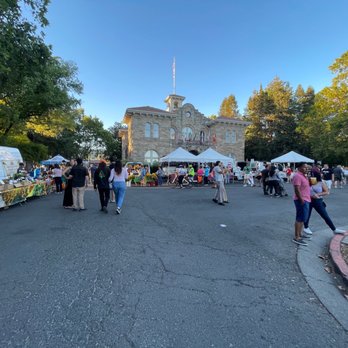 Sonoma's Tuesday Night Market - The plaza on Tuesday's - Farmers Market Near Me - Sonoma, California Sonoma's Tuesday Night Market - The plaza on Tuesday's - Farmers Market Near Me - Sonoma, California