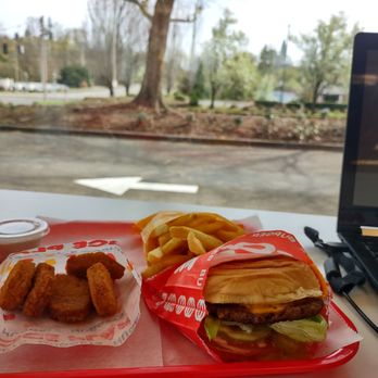 Face Plant - Face Plant: Fancy burger, fries and nuggets - Burgers Near Me - Portland, Oregon Face Plant - Face Plant: Fancy burger, fries and nuggets - Burgers Near Me - Portland, Oregon
