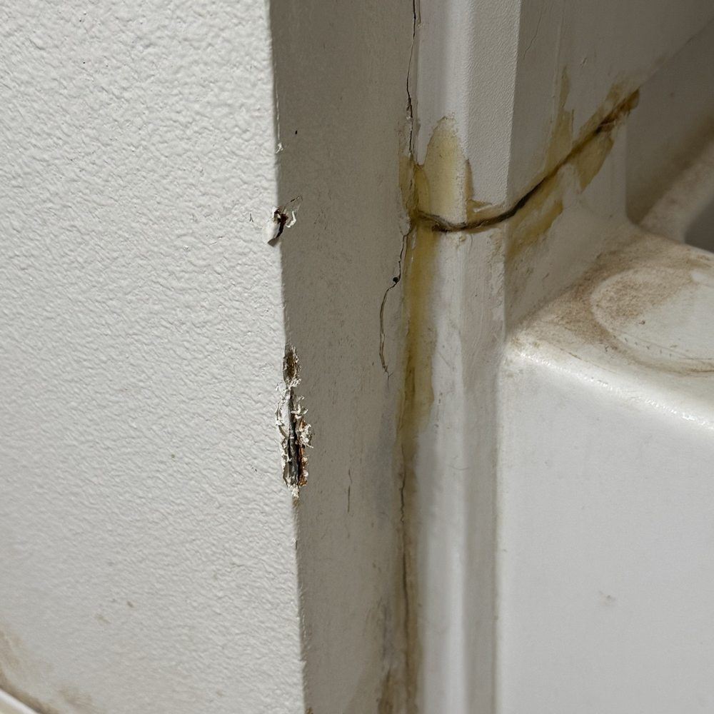 VRR Flooring - New guy - more damage to walls - Carpeting Near Me - Fresno, California VRR Flooring - New guy - more damage to walls - Carpeting Near Me - Fresno, California