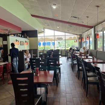 Strawberry Field Cafe - Seating area from looking east - Breakfast & Brunch Near Me - Lincolnshire, Illinois Strawberry Field Cafe - Seating area from looking east - Breakfast & Brunch Near Me - Lincolnshire, Illinois