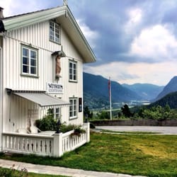 Nutheim Gjestgiveri - Stopped at this lovely roadside cafe and B and B for a delightful lunch on our way to Odda.