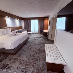 Ramada by Wyndham Lakeland - Guest Room