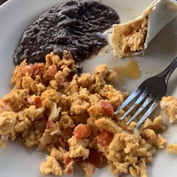 Scrambled eggs a la mexicana