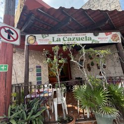 La Cazuela M & J - Cute corner spot