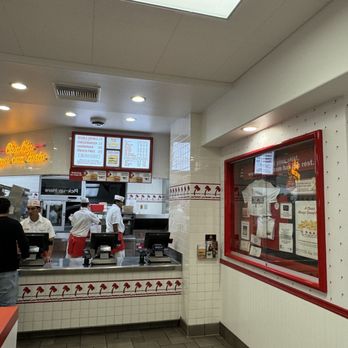 In-N-Out Burger - Fast Food Near Me - Oxnard, California