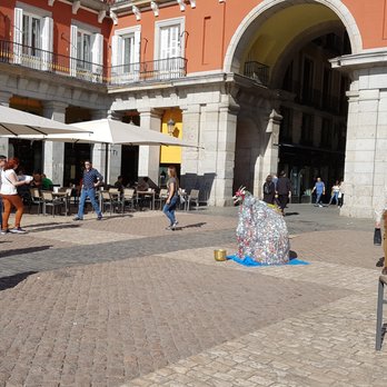 Plaza Mayor - Local performing. - Landmarks & Historical Buildings Near Me - Madrid, M