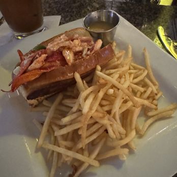 Providence Oyster Bar - The warm lobster roll - Seafood Near Me - Providence, Rhode Island