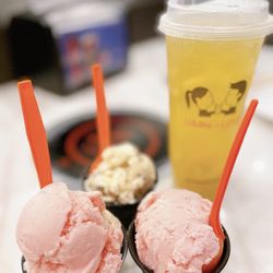 U & Me Revolving Hot Pot - Ice creams  The lemon line tea was not good as before.