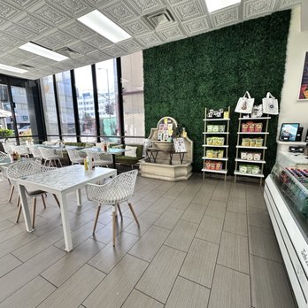 Three Boys Diner - Indoor - Breakfast & Brunch Near Me - Los Angeles, California