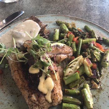 Commodore Bob's Yacht Club - Gastropubs Near Me - Starkville, Mississippi