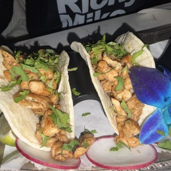 La Restaurant & Lounge - Chicken tacos FAIL - Seafood Near Me - Newark, New Jersey La Restaurant & Lounge - Chicken tacos FAIL - Seafood Near Me - Newark, New Jersey