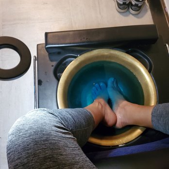Echelon Day Spa - Peppermint sole soak w/ _____ - Nail Salons Near Me - Edmond, Oklahoma