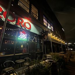 Outside view, next to Thomas Magees