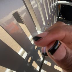Sun Nails and Spa - Chipped nails