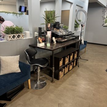 Bella & Co - Hair Salons Near Me - La Vista, Nebraska