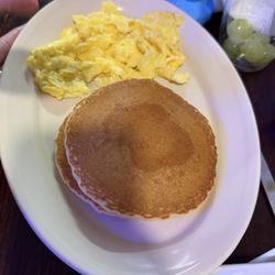 Riverside Cafe - Kids plate 2 eggs with 2 pancakes