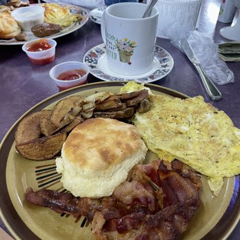 The Whippoorwill Diner - Bacon, cornmeal biscuit, eggs and potatoes - American Near Me - Somerset , Kentucky The Whippoorwill Diner - Bacon, cornmeal biscuit, eggs and potatoes - American Near Me - Somerset , Kentucky