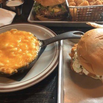 Earl's - Mac & Cheese & Buffalo sandwich - American Near Me - Winston-Salem, North Carolina Earl's - Mac & Cheese & Buffalo sandwich - American Near Me - Winston-Salem, North Carolina