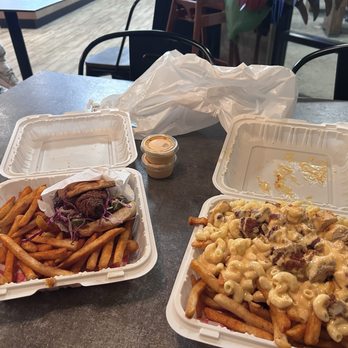 Hot Chickz & Pizza - Chicken sandwich and mac n cheese with chopped chicken and fries. - Chicken Shop Near Me - San Diego, California Hot Chickz & Pizza - Chicken sandwich and mac n cheese with chopped chicken and fries. - Chicken Shop Near Me - San Diego, California