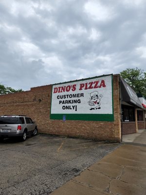Dino's Pizza by null