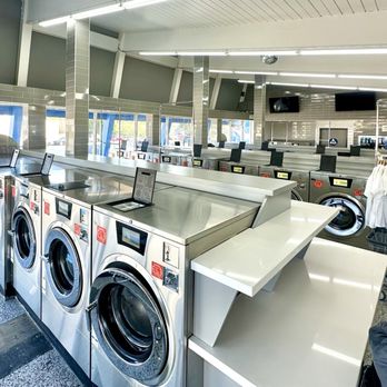 Laundry Love - Laundry Love interior - Laundromat Near Me - North Hollywood, California Laundry Love - Laundry Love interior - Laundromat Near Me - North Hollywood, California