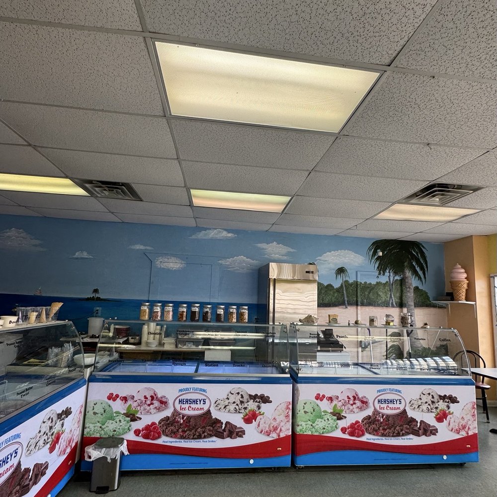 Main Street Flavors - Inside - Ice Cream & Frozen Yogurt Near Me - Luray, Virginia Main Street Flavors - Inside - Ice Cream & Frozen Yogurt Near Me - Luray, Virginia