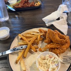 WINGERS Restaurant & Alehouse - classic with Buffalo sauce