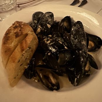 Petit Pomeroy - Mussels - French Near Me - Chicago, Illinois