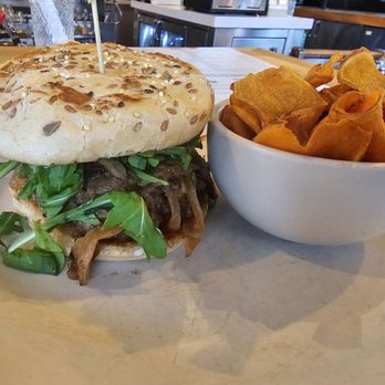 True Food Kitchen - Grass fed burger w sweet potato chips - Vegetarian Near Me - Pasadena, California True Food Kitchen - Grass fed burger w sweet potato chips - Vegetarian Near Me - Pasadena, California