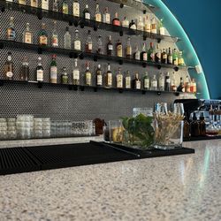 Full Circle Diner & Cocktails - Bar area