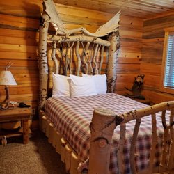 Rockin' M Ranch County Rd 104 - The queen size bed in the loft cabin.
