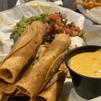 Rogers Roundhouse - Taquitos - Beer Gardens Near Me - Fort Worth, Texas