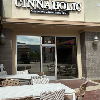 Cinnaholic - Outdoor seating - Desserts Near Me - Corona, California Cinnaholic - Outdoor seating - Desserts Near Me - Corona, California