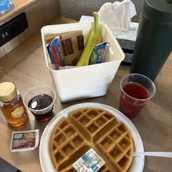 Village Inn of Destin - The lively head housekeeper recommended cranberry juice when she discovered I had a kidney stone... she was both kind and considerate