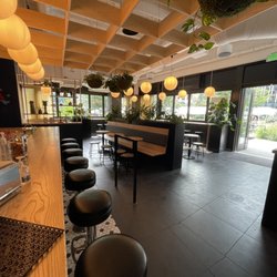 Ma'ono Fried Chicken - Inside