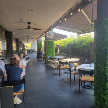 Heck’s Cafe - Outdoor patio - New American Near Me - Beachwood, Ohio Heck’s Cafe - Outdoor patio - New American Near Me - Beachwood, Ohio