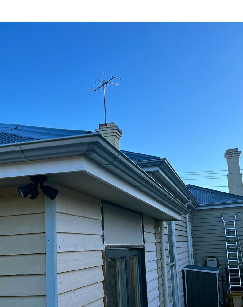 Slide of Castlemont Roofing