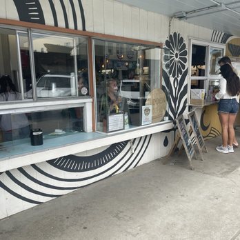 The Hidden Kitchen - Outside ordering area - Juice Bars & Smoothies Near Me - Cayucos, California