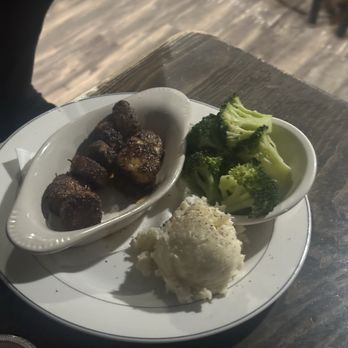 Portside Seafood Restaurant - Blackened scallops with mashed potatoes and broccoli. - Seafood Near Me - Cambridge, Maryland