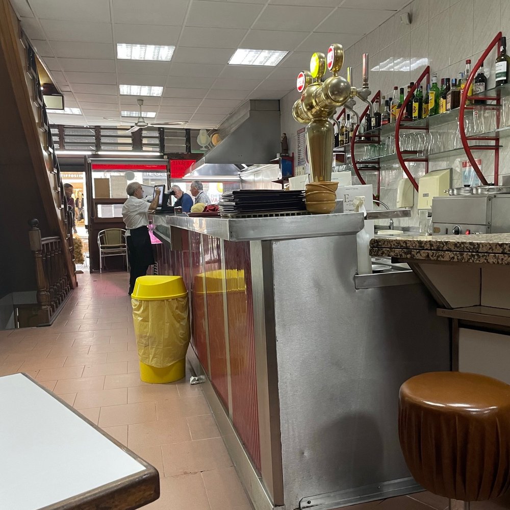 Snack e Churrasqueira Icarai - Inside - Restaurants Near Me - Porto, 13