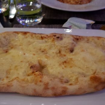 Enoteca Barberini - Pear honey and pecorino pizza, fatanstic, The crust so light, flavors spot on, I enjoyed every bite but also shared :) - Wineries Near Me - Rome, RM
