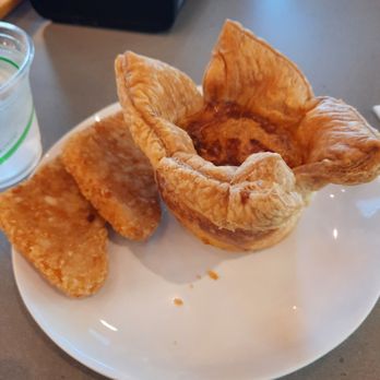 Dockside Pier 8 Market - Stale hashbrowns and a weird flavorless ham and cheese croissant thing. - Barbeque Near Me