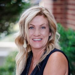 Jennifer Mosley - The Premier Team Of Re/Max Executive - "Selling Homes Today For Your Tomorrow" www.OnlineHomes4you.com